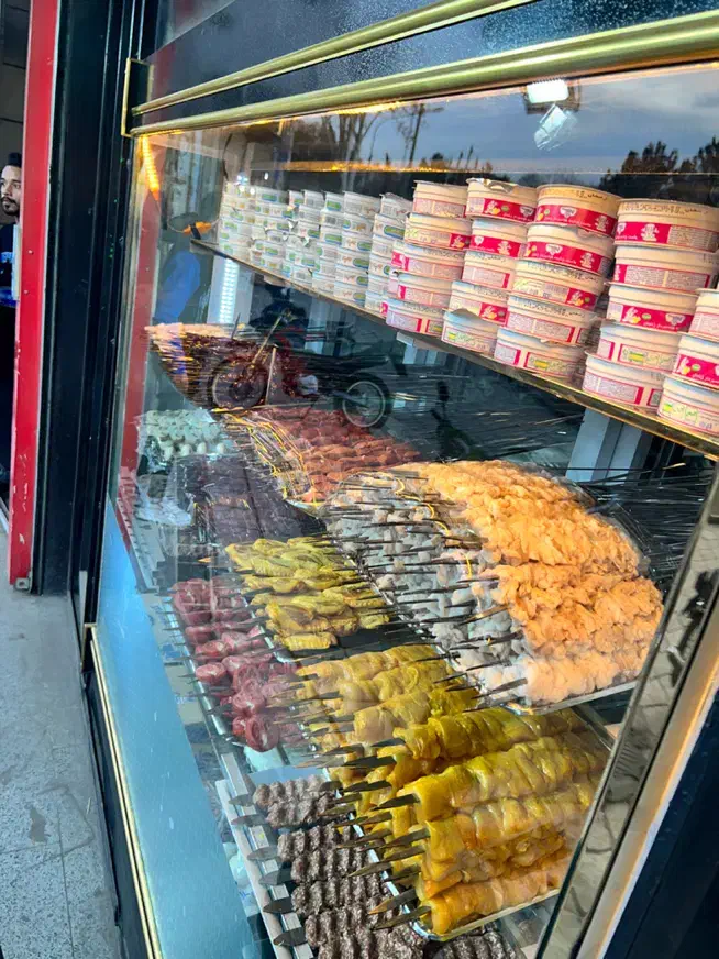 سالنکار اقا یا خانم سن زیر ۲۵سال|استخدام خدمات فروشگاه و رستوران|زنجان, |دیوار