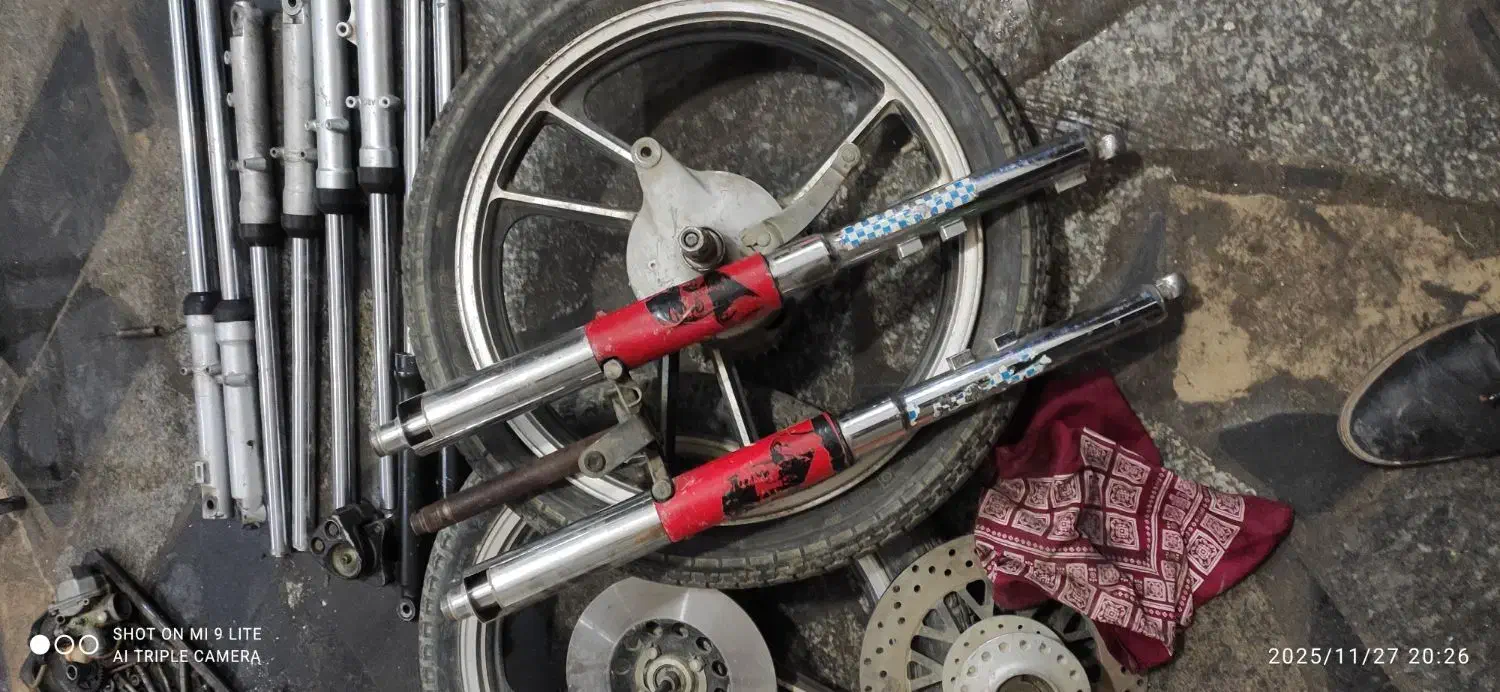 یک سری وسایل موتورسیکلت|قطعات یدکی و لوازم جانبی|همدان, |دیوار