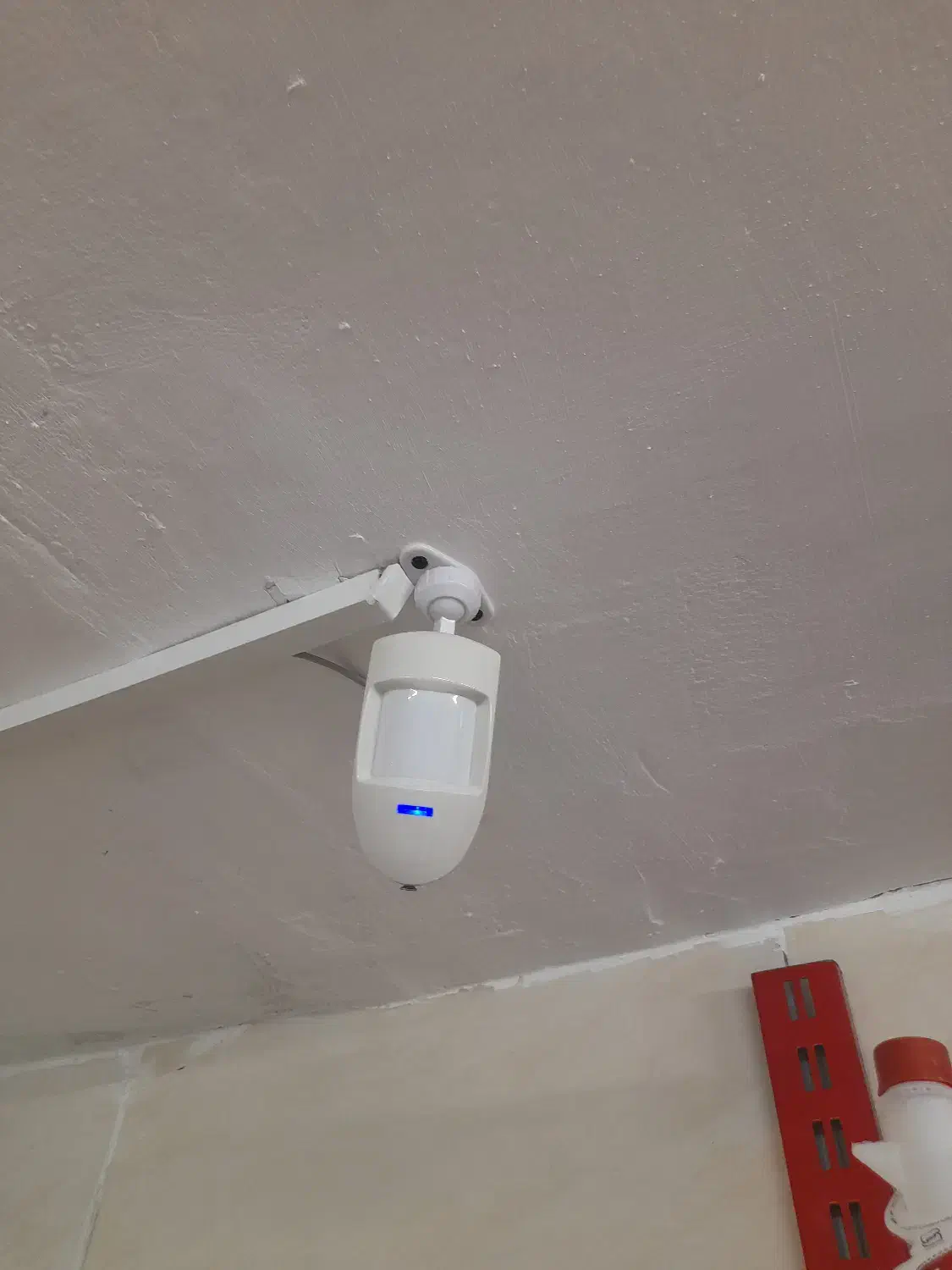 دوربین مداربسته دزدگیر درب برقی تابلو های led.نئون|خدمات پیشه و مهارت|اصفهان, برازنده|دیوار