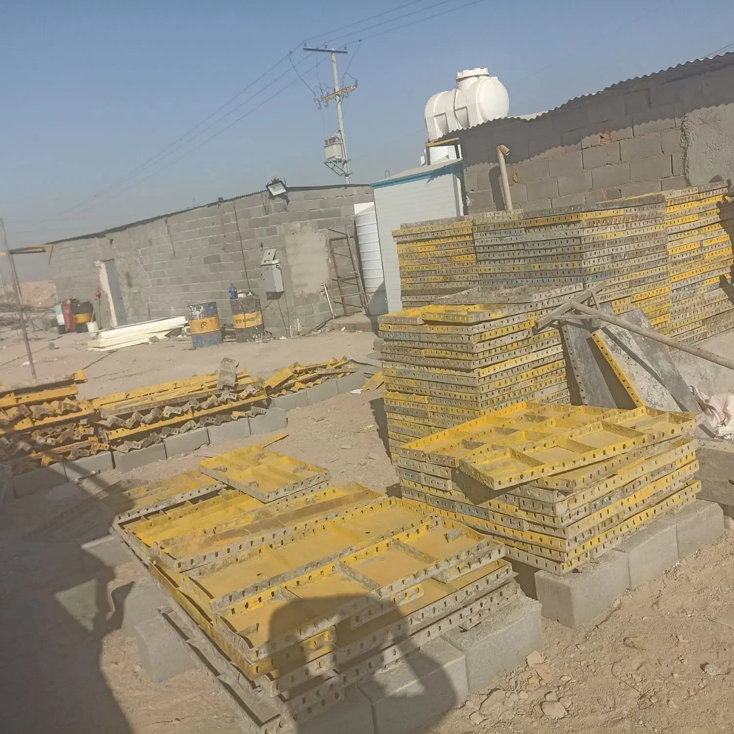 فروش جک و قالب و دوعدد کانکس|مصالح و تجهیزات ساختمان|یزد, |دیوار