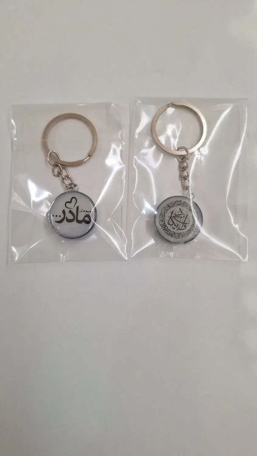 لباس دخترونه و دسته کلید|کفش و لباس بچه|یزد, |دیوار