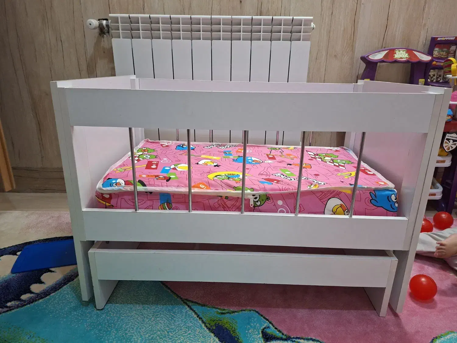 تخت خواب نوزاد گهواره ای|تخت و صندلی بچه|قم, شهرک امام حسن|دیوار