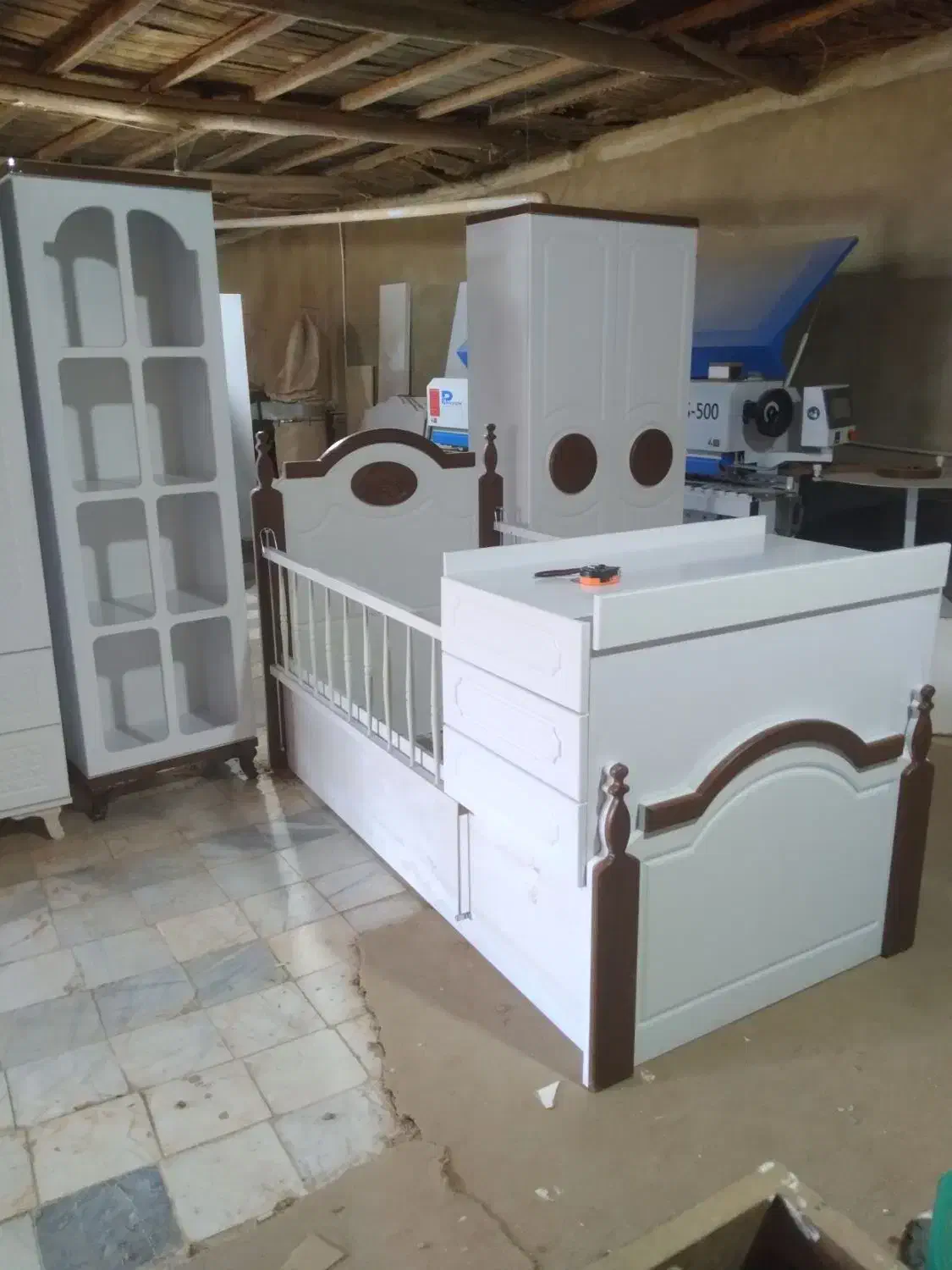 کارگاه تولیدی سیسمونی نوزاد و نوجوان|تخت و سرویس خواب|مراغه, |دیوار