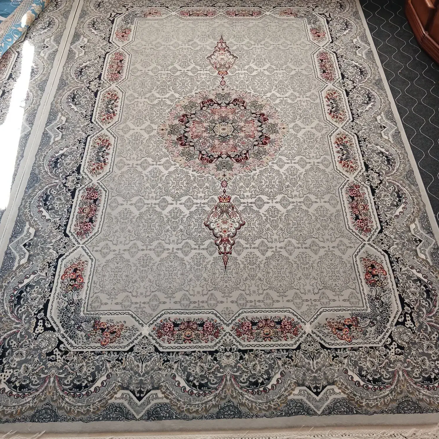 فرش ۷۰۰ شانه|فرش|قم, هفت تیر|دیوار