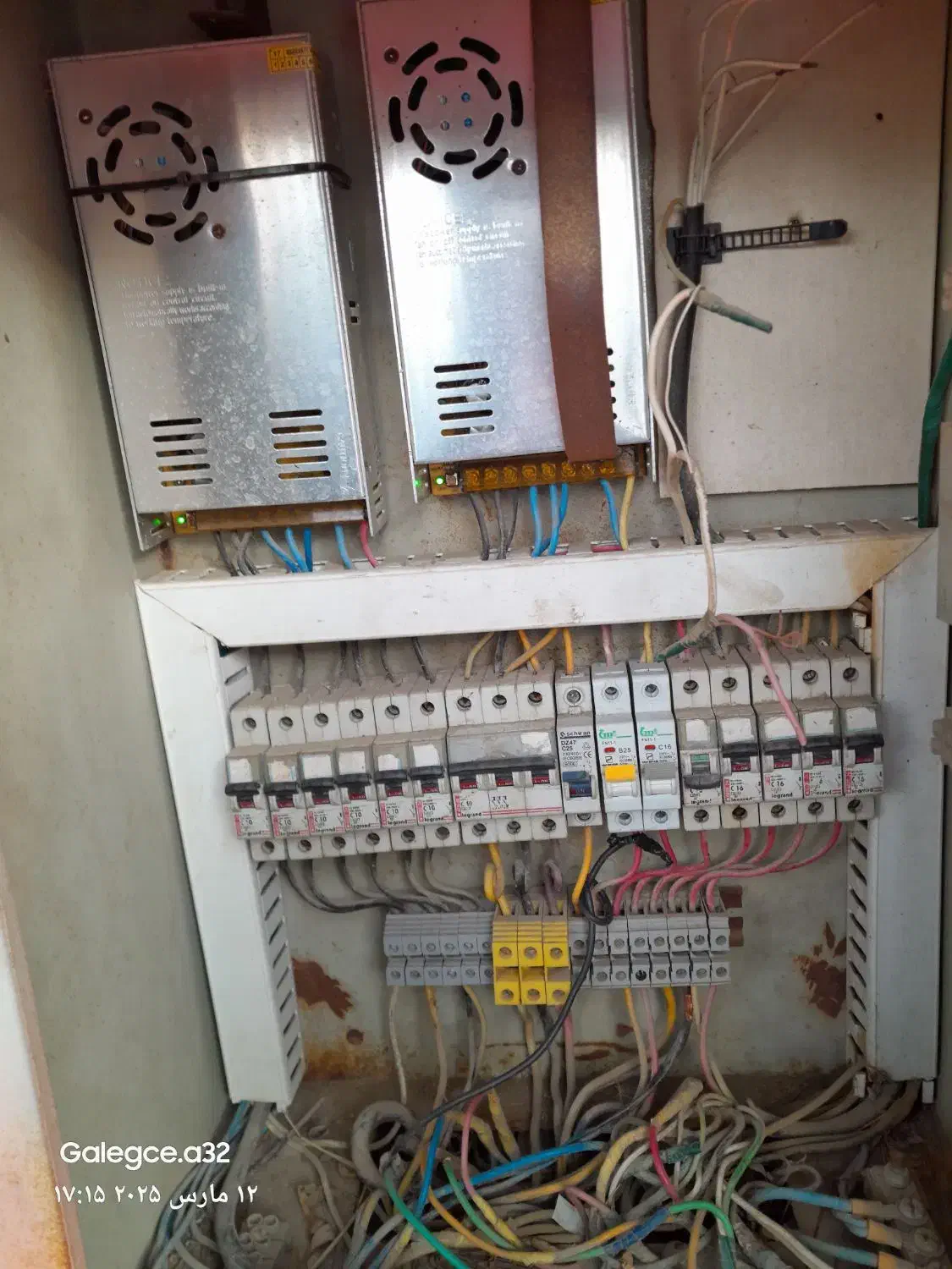 برق کشی ساختمان رفع اتصالی بادستگاه|خدمات پیشه و مهارت|بروجرد, |دیوار