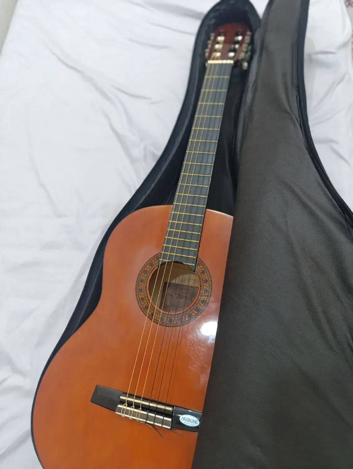 گیتار  والنسیا|گیتار، بیس، امپلیفایر|اندیشه, شهرک مریم|دیوار