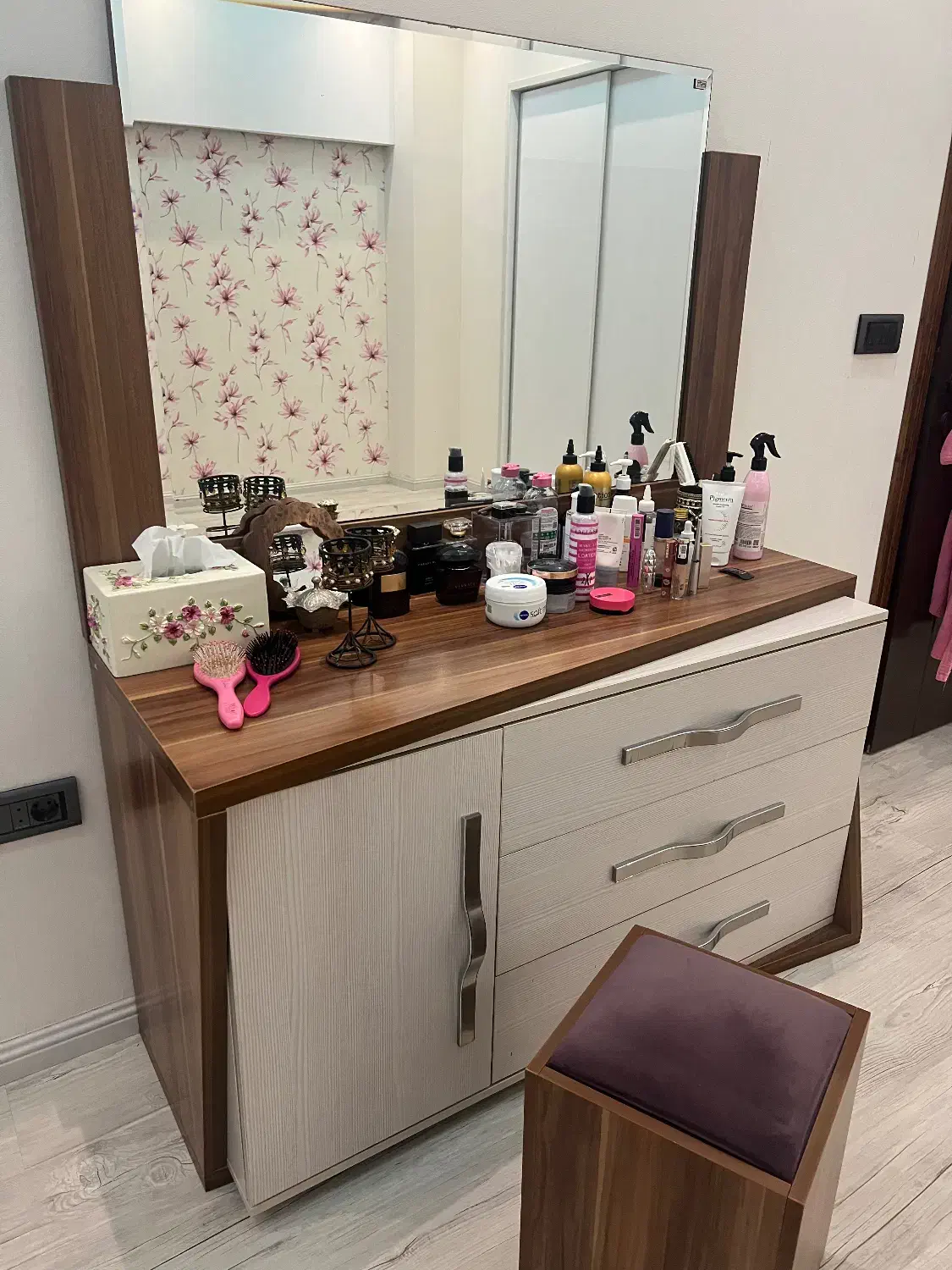 میز آرایش|تخت و سرویس خواب|رشت, بلوار گیلان|دیوار