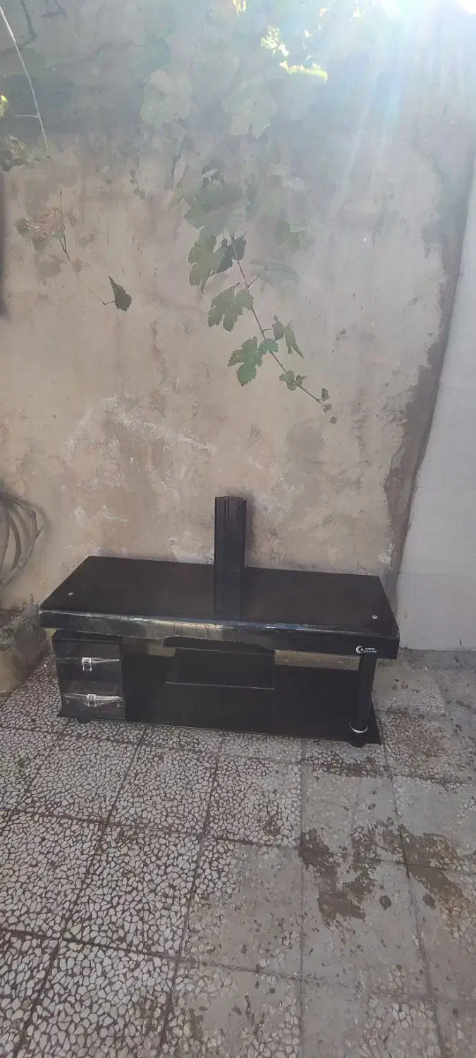 آبچکان فلزی و زیر تلورزیون سالم|آب‌چکان و نظم‌دهنده ظروف|خرم‌آباد, |دیوار