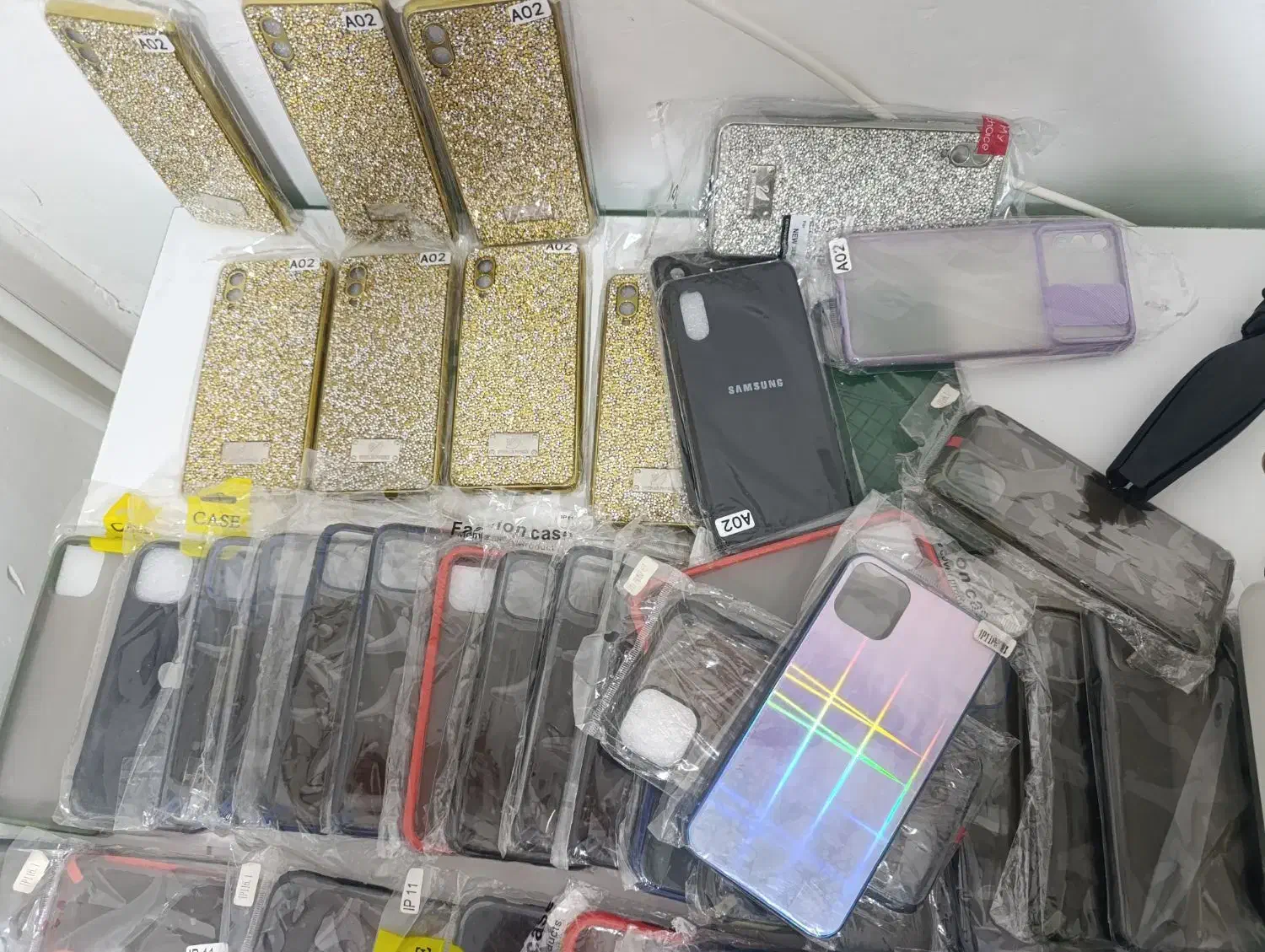 قاب موبایل فقط همینها که توعکس میبینید موجوده|لوازم جانبی موبایل و تبلت|الوند, |دیوار