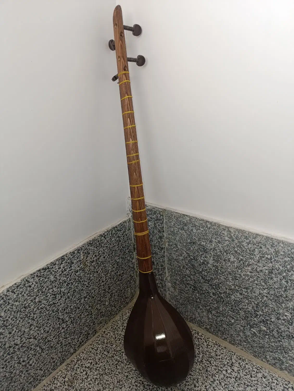 سه تار|سازهای سنتی|همدان, |دیوار