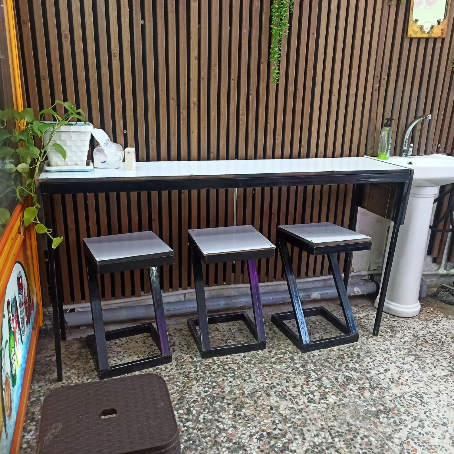 میز صندلی آهنی|صندلی و نیمکت|خرم‌آباد, |دیوار