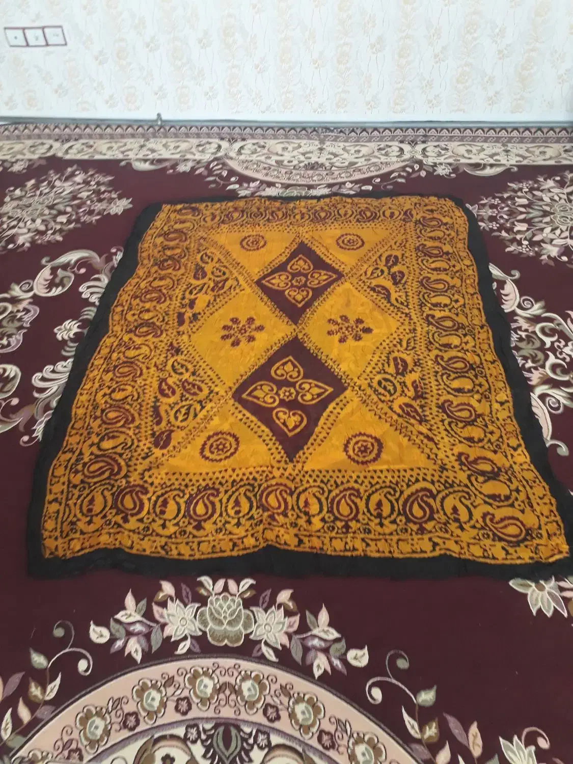 یایلیق بزرگ خیلی قدیمی|کلکسیون اشیاء عتیقه|ثمرین, |دیوار