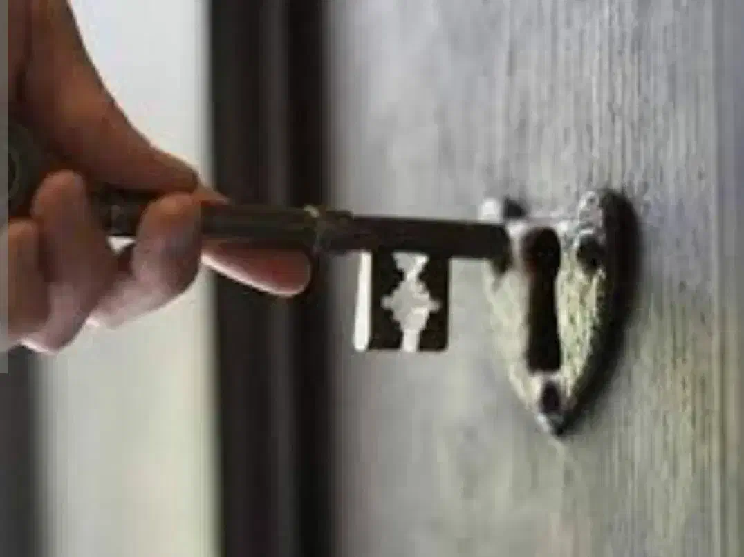 خدمات کلیدسازی سیار و بازکردن انواع قفل شبانه روزی|خدمات پیشه و مهارت|یزد, |دیوار