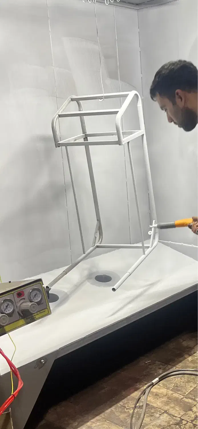 استخدام شاگرد ساده|استخدام صنعتی، فنی، مهندسی|قم, کوه سفید|دیوار