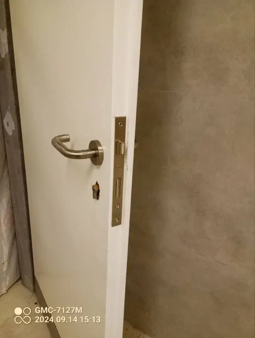 نصاب دربهای چوبی اتاقی سرویس ورودی کابینت وقرنیز|خدمات پیشه و مهارت|ملارد, |دیوار