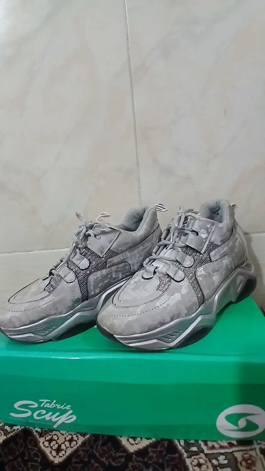 کتونی زنانه سایز ۳۹ و ۴۰|کیف، کفش، کمربند|قم, نوبهار|دیوار