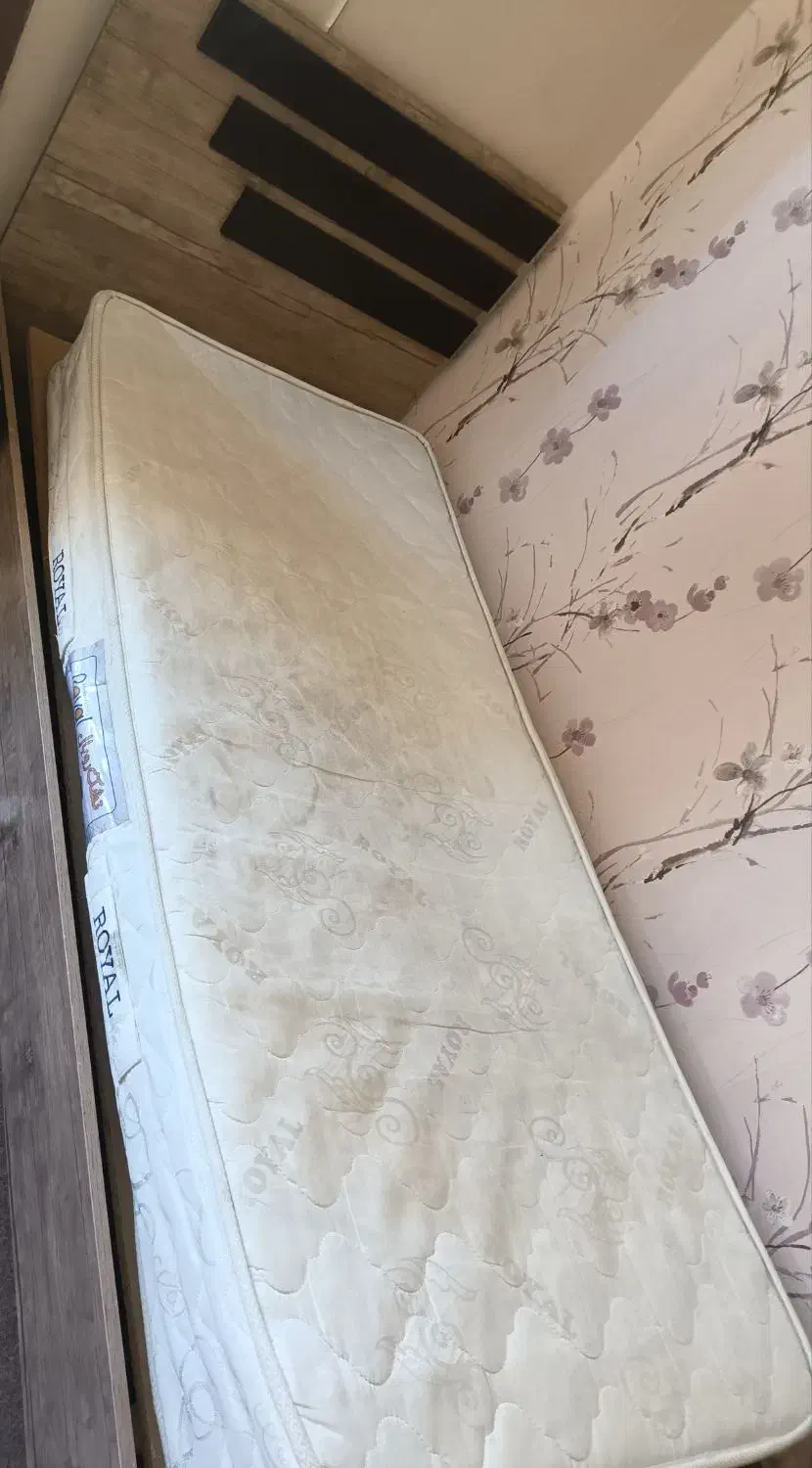 تخت|تخت و سرویس خواب|صدرا-فارس, فاز ۱|دیوار