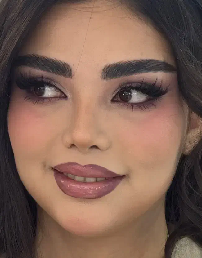 خدمات میکاپ و شینیون|خدمات آرایشگری و زیبایی|مشهد, کارمندان دوم|دیوار