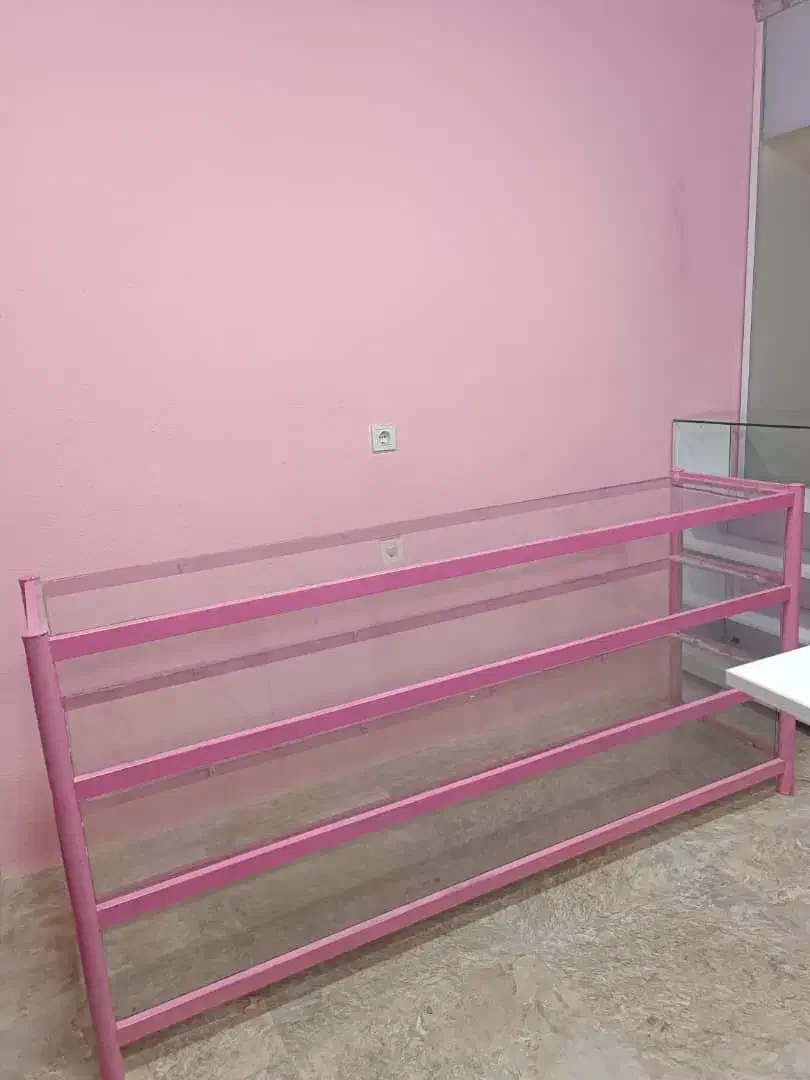 ویترین آهنی تمام شی.شه|بوفه، ویترین، کنسول|میناب, |دیوار