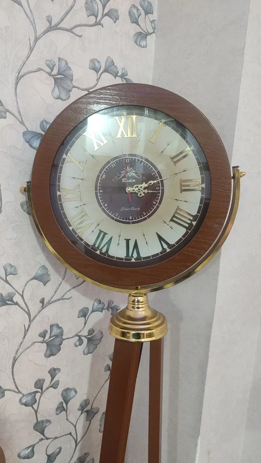 ساعت|ساعت دیواری و تزئینی|شیراز, کوشک میدان|دیوار