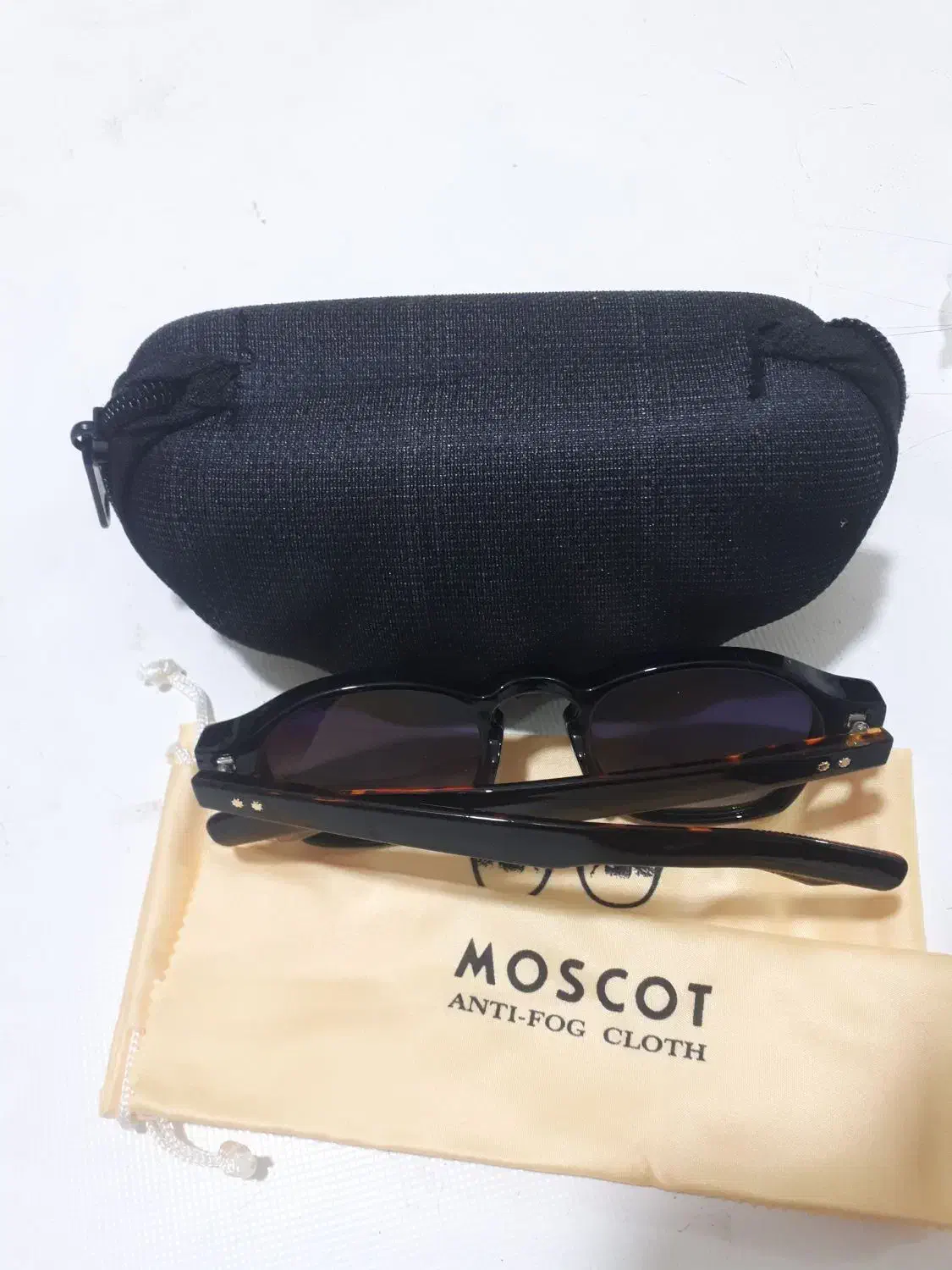 عینک آفتابی|زیورآلات و اکسسوری|یاسوج, |دیوار