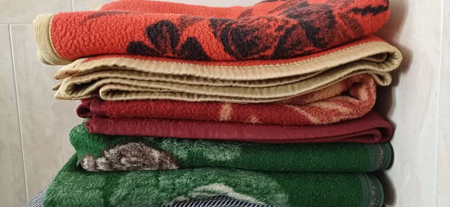 پتو قدیمی|رختخواب، بالش، پتو|کاشان, لتحر|دیوار