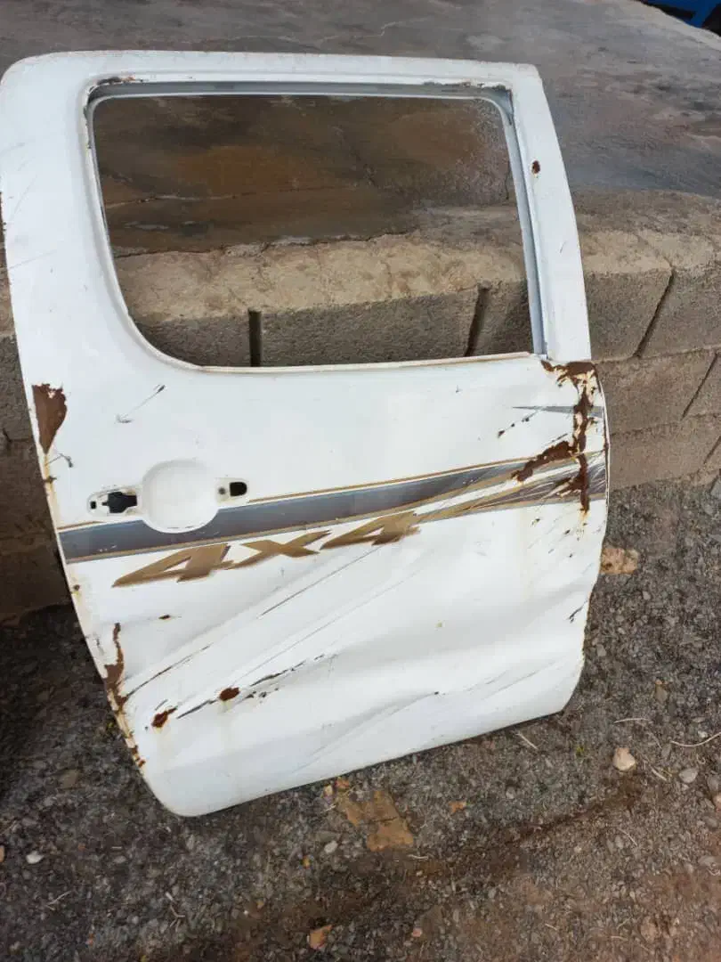 دو عدد درب تویوتا هایلوکس 2700|قطعات یدکی و لوازم جانبی|سنندج, |دیوار