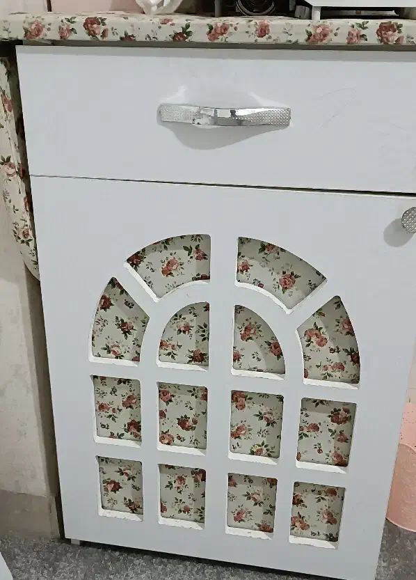 میزاتو و میز چرخ خیاطی|اتو و لوازم اتو|اراک, |دیوار