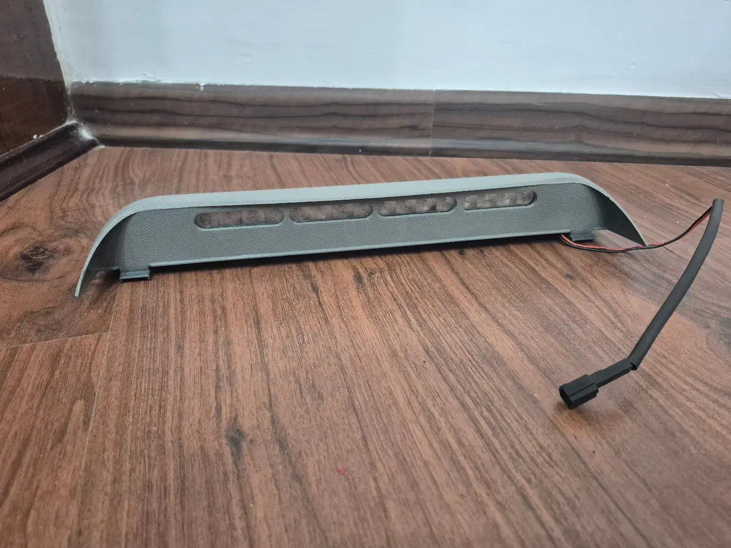 چراغ خطر ساینا|قطعات یدکی و لوازم جانبی|لاهیجان, شیشه گران|دیوار