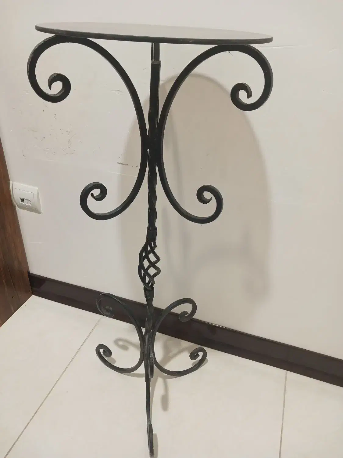 پایه گلدان یا دکوری فرفورژه(۲عدد موجوده)|صنایع دستی و سایر لوازم تزئینی|ساری, |دیوار