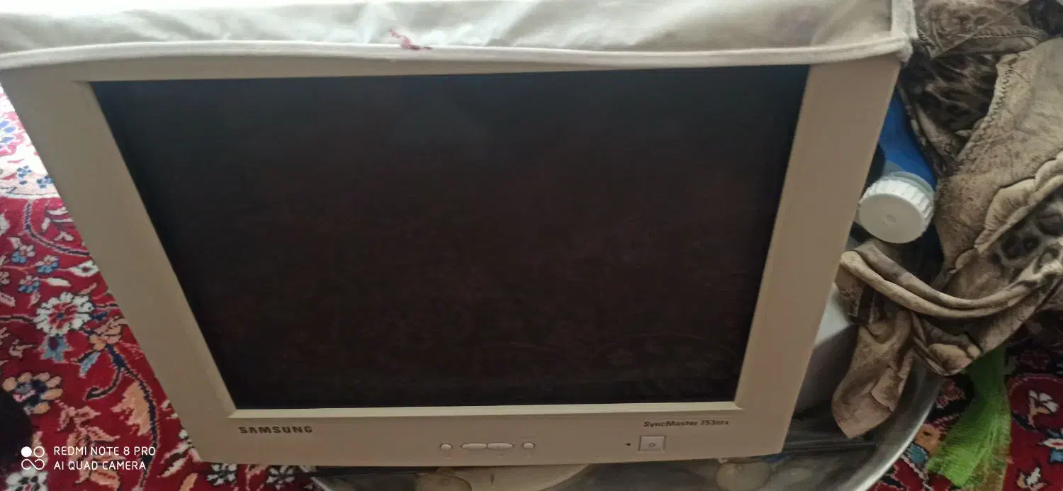 کامپیوتر قدیمی با میز|رایانه رومیزی|ساوه, |دیوار