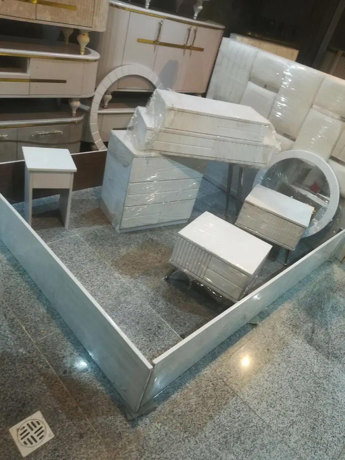 تخت خواب یک نفره و دو نفره|تخت و سرویس خواب|کرمان, |دیوار