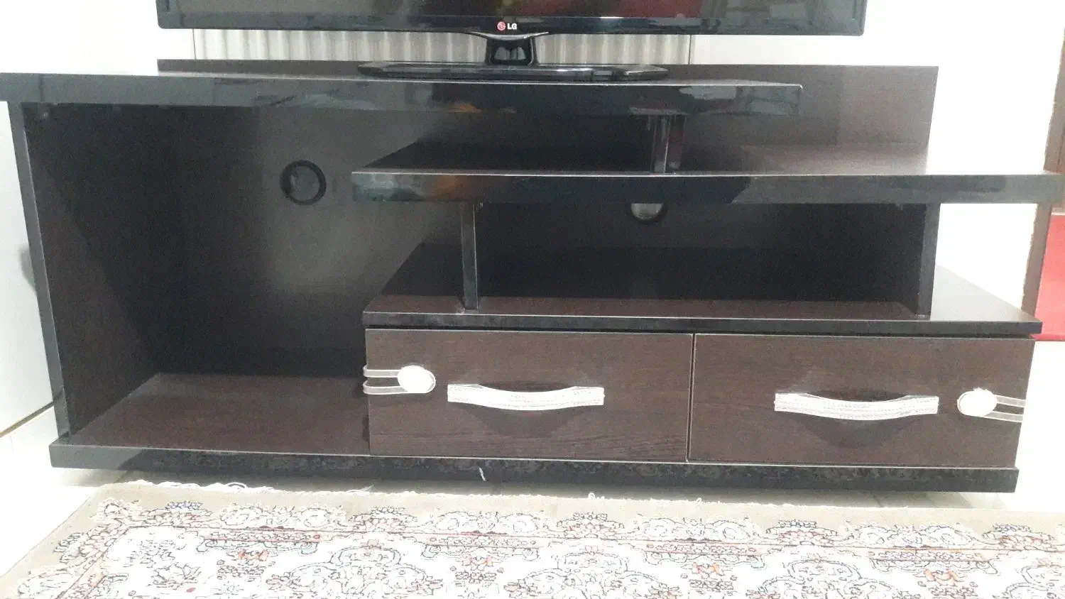 زیر تلوزیون در حد نو|میز تلویزیون|رباطکریم, نصیرشهر|دیوار