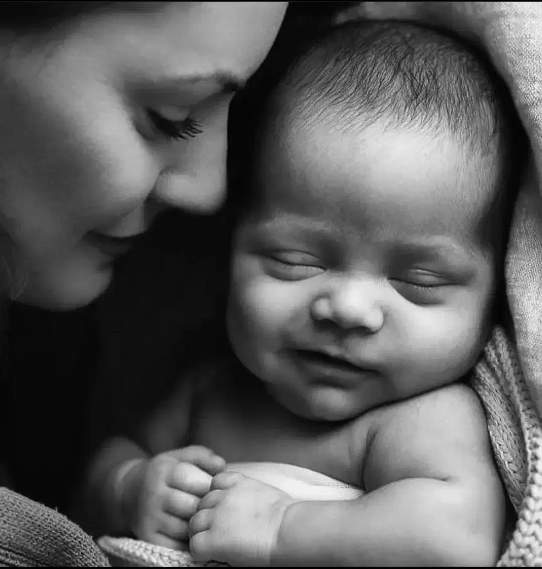 پذیرش سفارش چهره سیاه قلم هایپررئال بابهترین کیفیت|تابلو، نقاشی، عکس|تهران, زعفرانیه|دیوار