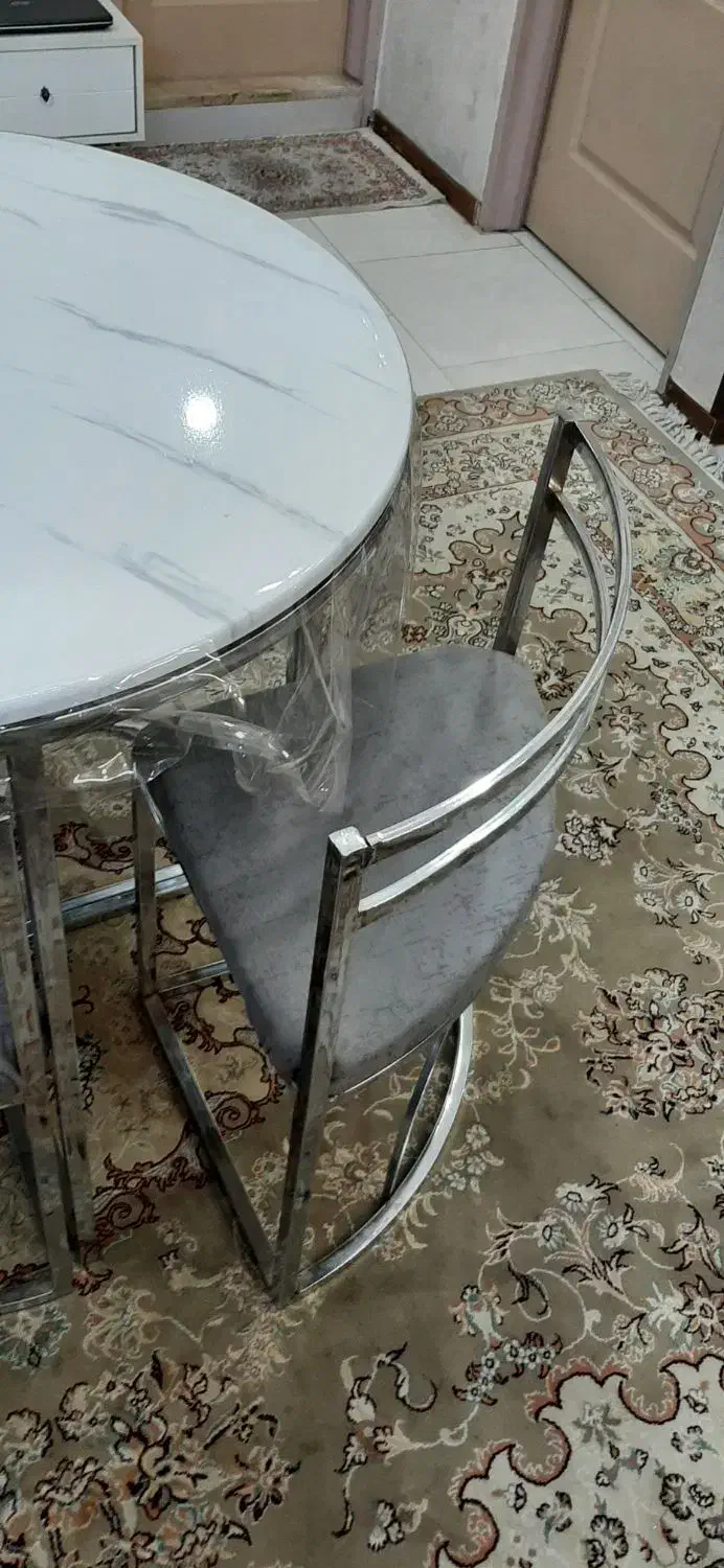 میز نهار خوری گرد|میز و صندلی غذاخوری|مشکین‌دشت, |دیوار