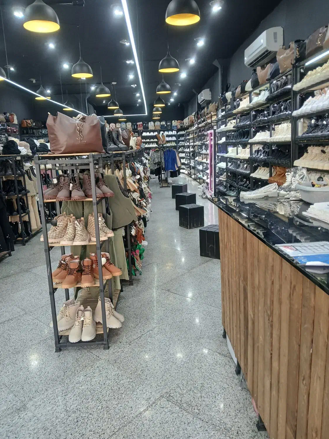 به فروشنده اقا وخانوم نیازمندیم|استخدام بازاریابی و فروش|تهران, مدائن|دیوار