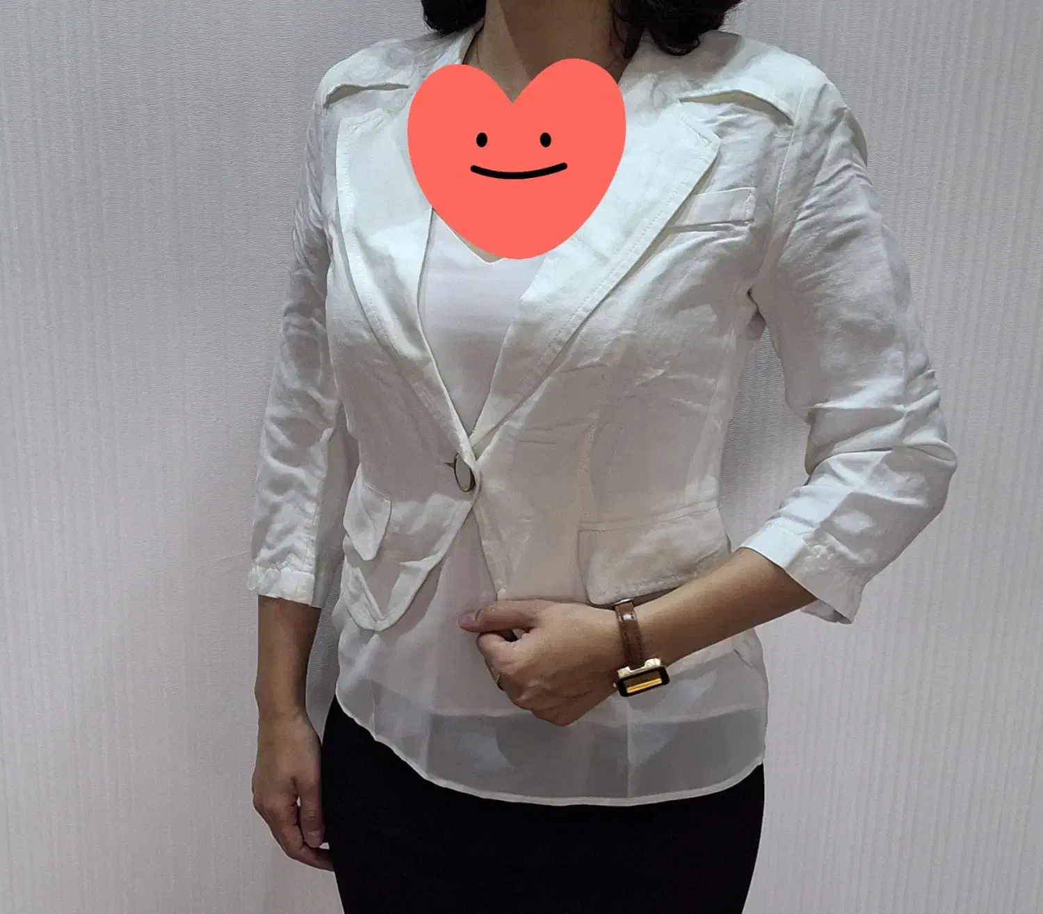 کت تک سفید|لباس|رشت, امین الضرب|دیوار