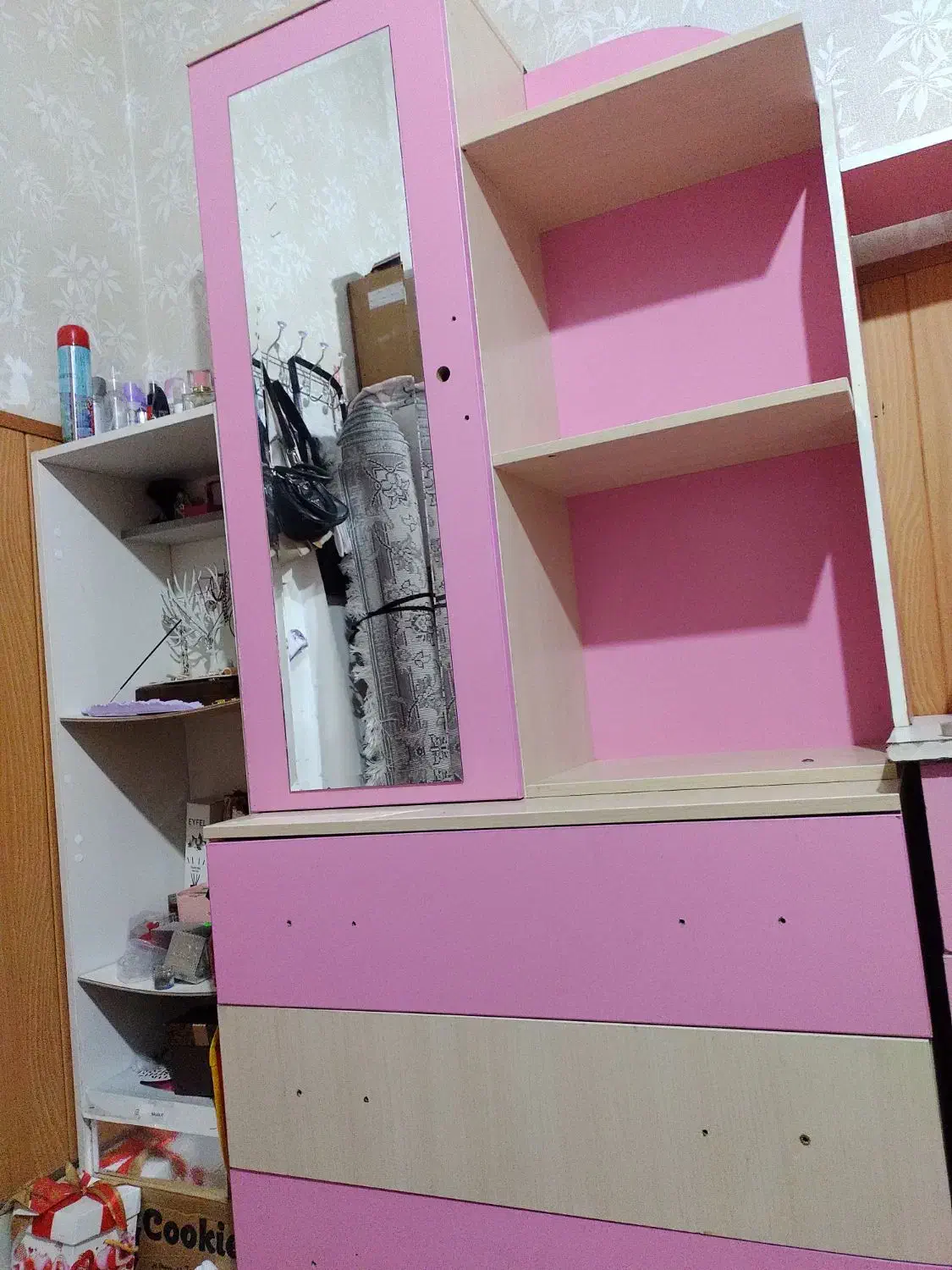 ویترین و کتابخانه ، کمد آینه دار ، تخت ، کمد لباس|تخت و سرویس خواب|قم, انصار‌الحسین|دیوار