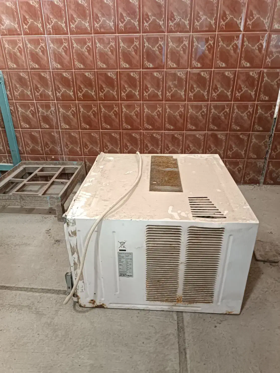 کولر پنجره ای|کولر گازی و فن‌کوئل|میناب, |دیوار