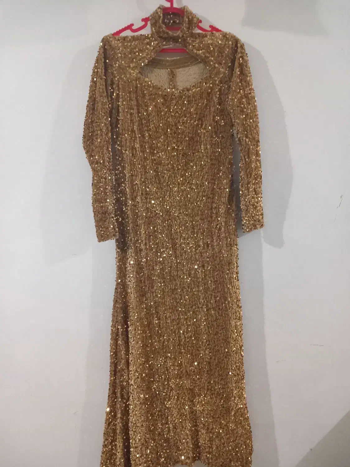 تعدادی لباس مجلسی|لباس|شادگان, |دیوار