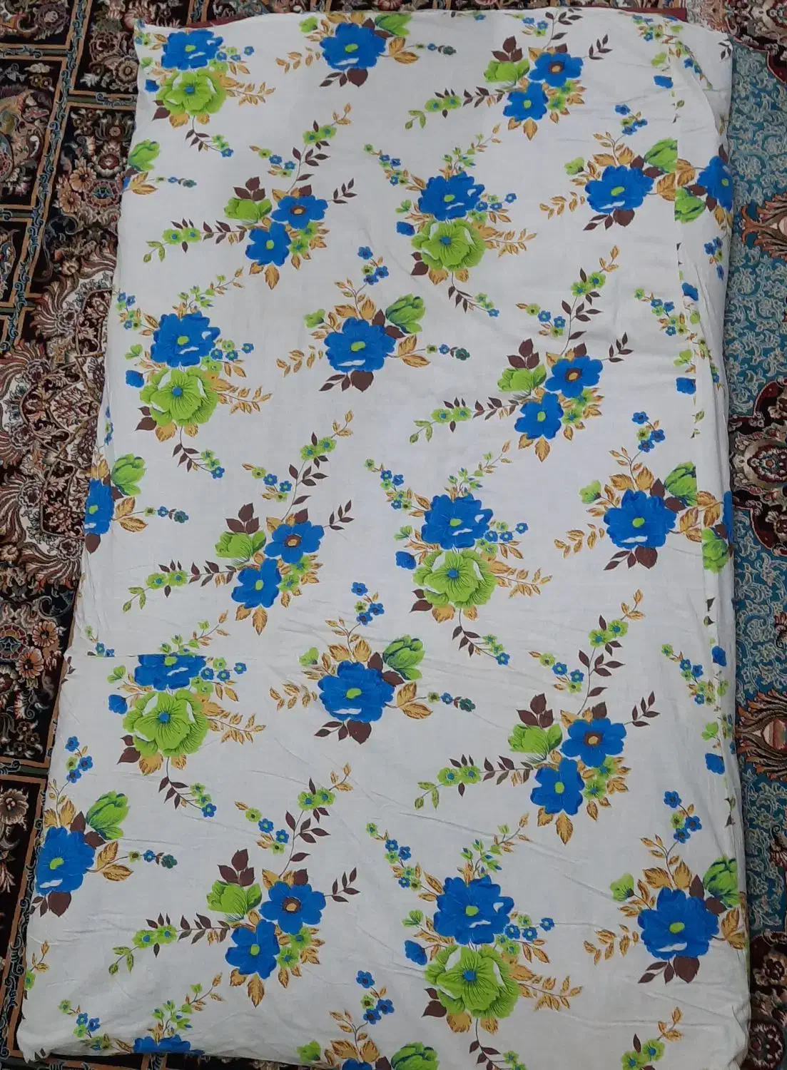 رختخواب|رختخواب، بالش، پتو|رشت, گلزاران|دیوار