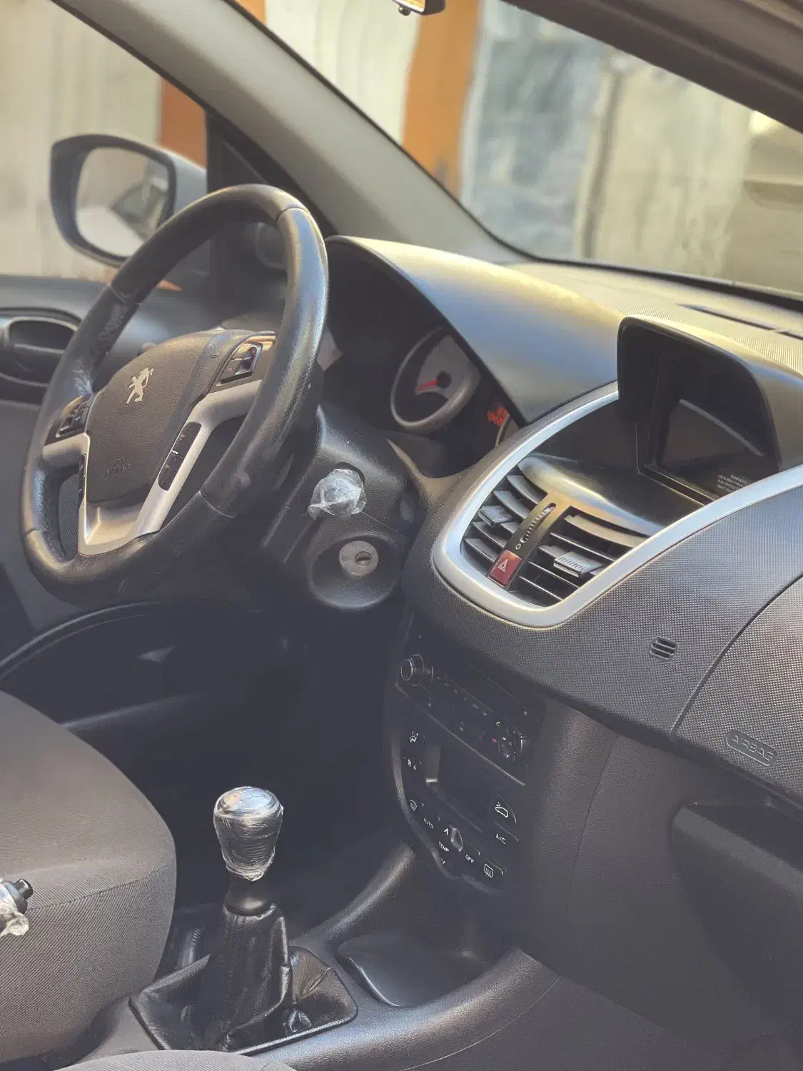 پژو ۲۰۷ پاناروما|خودرو سواری و وانت|بروجرد, |دیوار