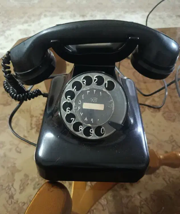 تلفن قدیمی|کلکسیون اشیاء عتیقه|بروجرد, |دیوار
