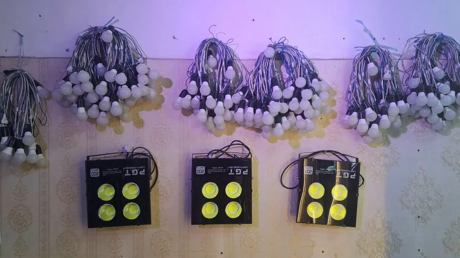 ریسه سفید و پرژکتور|ریسه و چراغ تزئینی|بروجرد, |دیوار