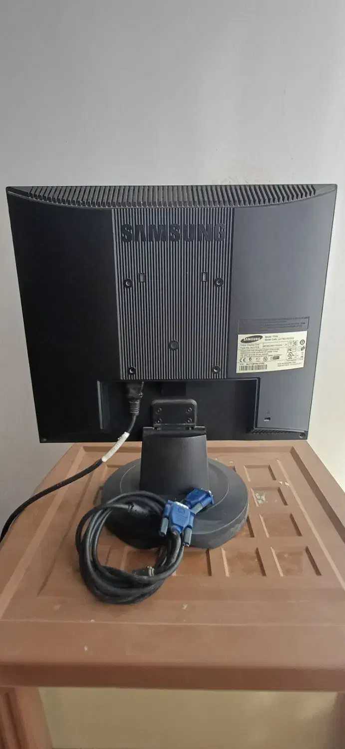 مانیتور ۱۷ اینچ سامسونگ|قطعات و لوازم جانبی رایانه|هرسین, |دیوار