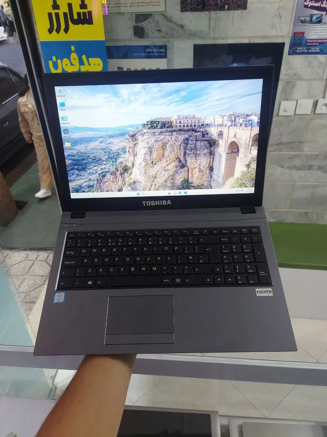 TOSHIBA لپتاپ توشیبا i5 Ram8 SSD256 مهندسی اداری|رایانه همراه|کرج, گلشهر|دیوار