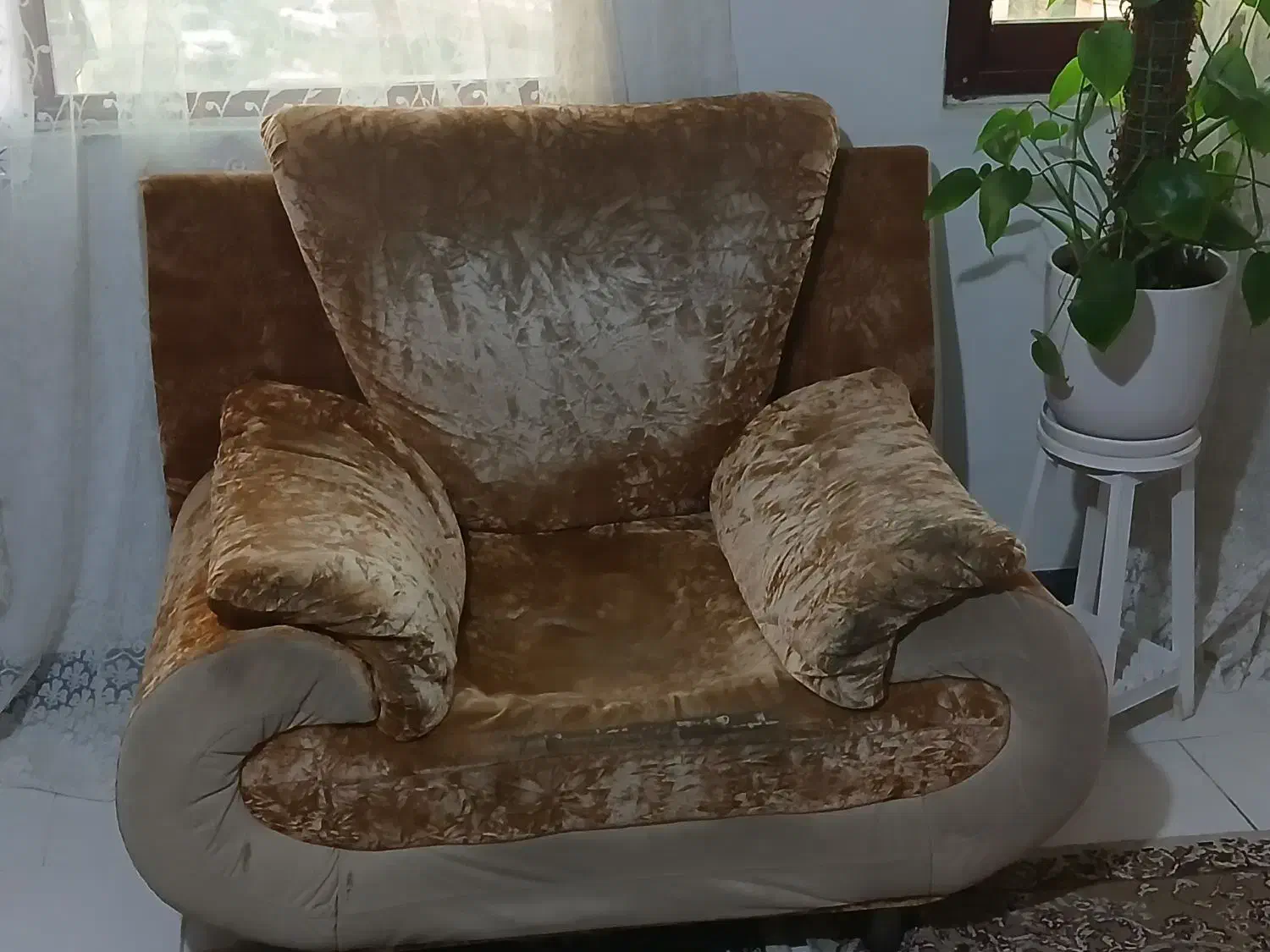 مبل هفت نفره رایگان|مبلمان خانگی و میز عسلی|رشت, توشیبا|دیوار