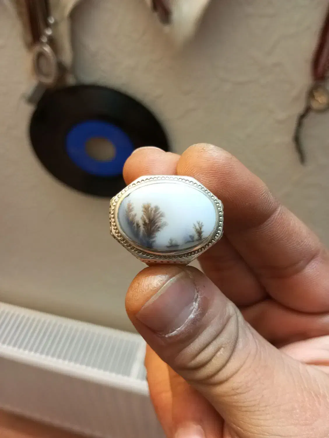 انگشتر|جواهرات|شاهینشهر, خانه کارگر|دیوار