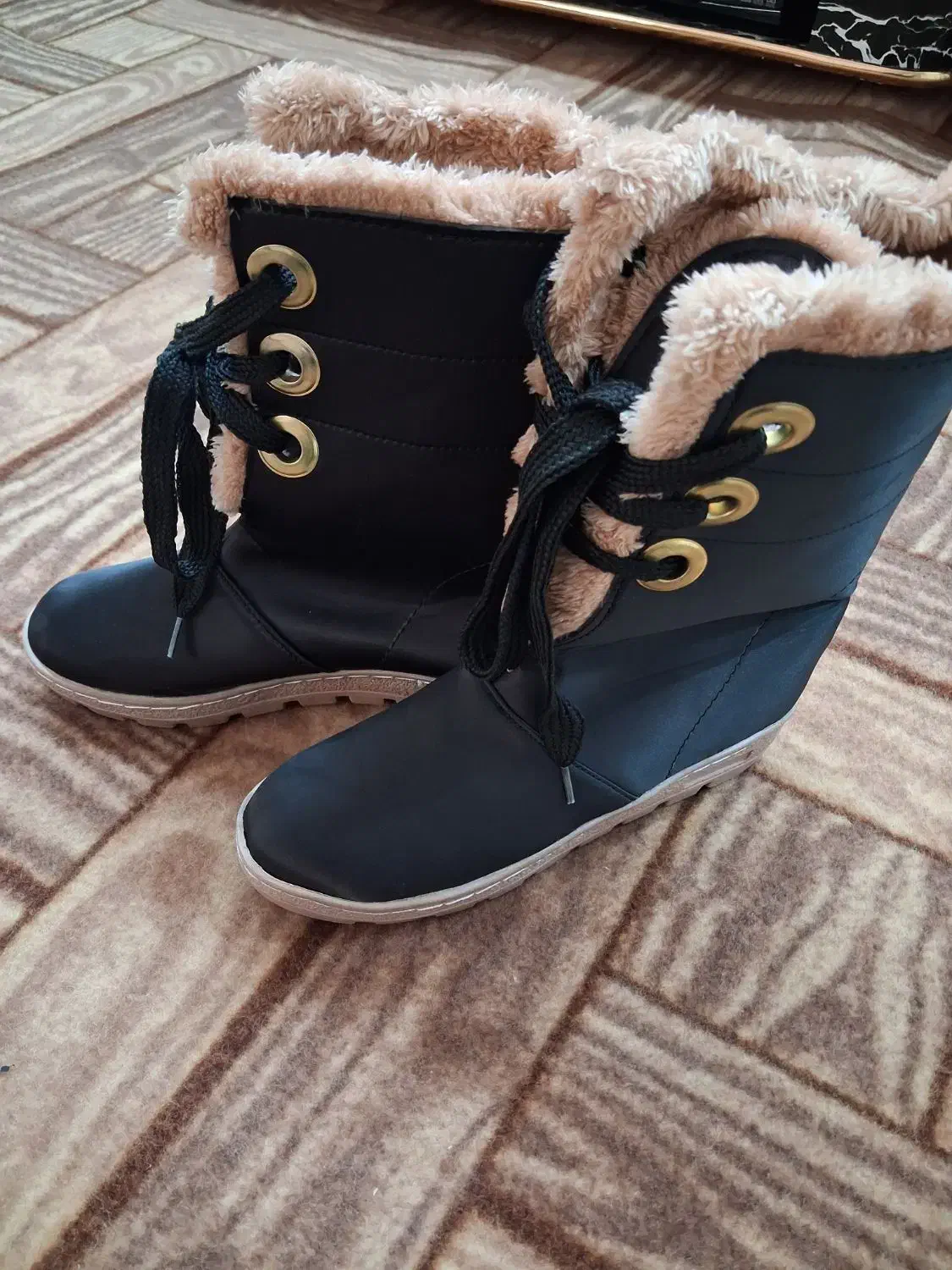 پوتین|کیف، کفش، کمربند|قرچک, زیبا شهر|دیوار