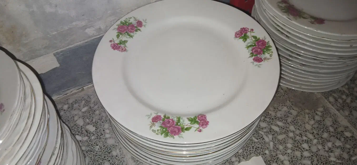 ظروف گلسرخ گل سرخ گلسرخی گل سرخی|ظروف سرو و پذیرایی|قم, باجک دو|دیوار